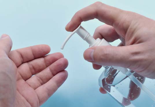 Desinfección con alcohol en gel desifeccion de las manos